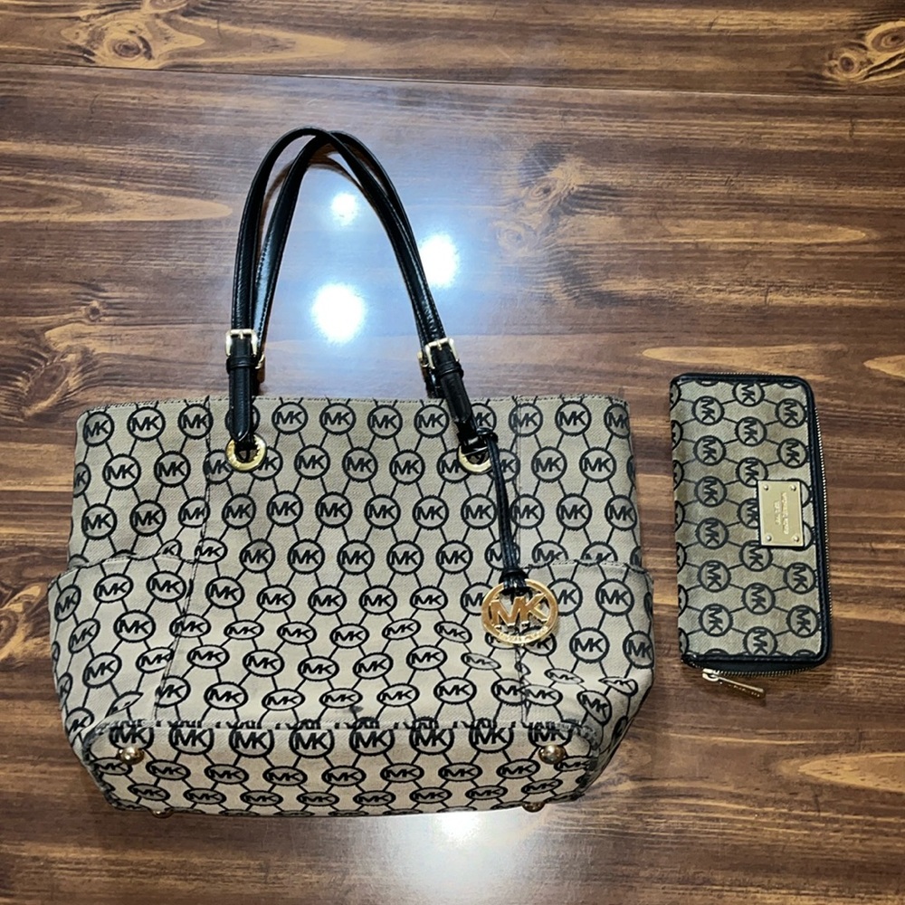 Michael Kors purse and matching wallet